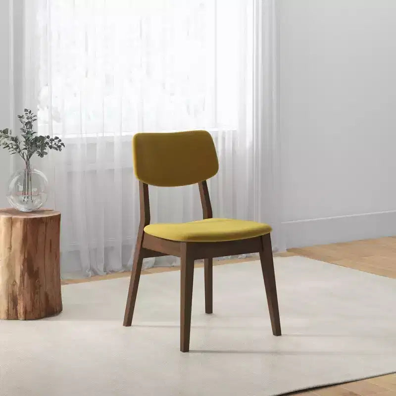 Juego de 2 sillas de comedor de terciopelo amarillo oscuro, patas de madera maciza, asiento y respaldo acolchados, sillas auxiliares sin brazos para cocina, comedor o sala de estar