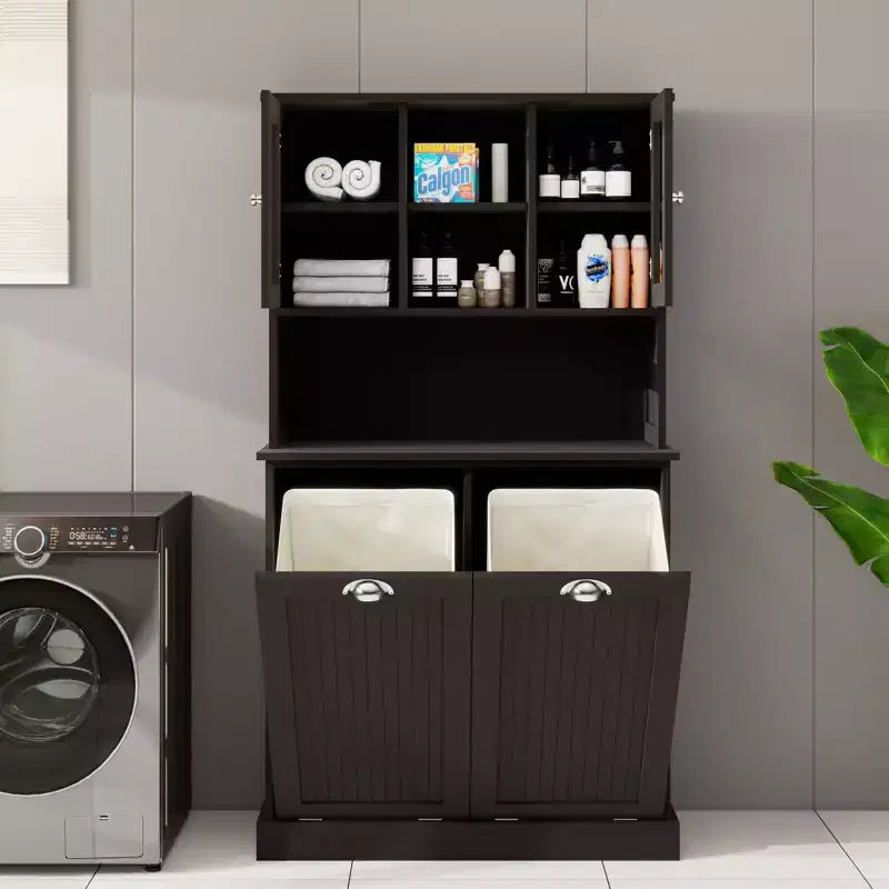 Armoire de rangement haute avec panier à linge sale basculant, armoire avec 2 étagères réglables et portes pour le salon