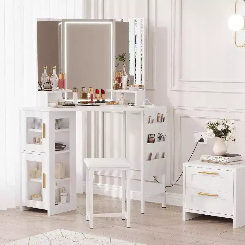Coiffeuse d’angle avec tabouret, miroir avec ampoules, station de recharge et armoire pour chambre